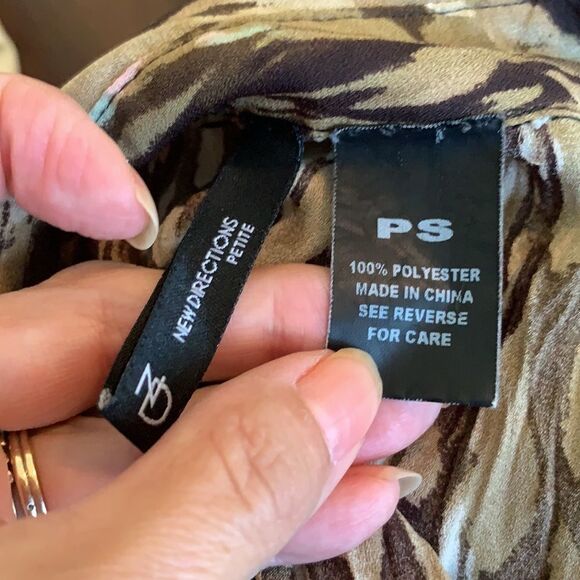 New Directions petite brown water colors ruched front crinkle cloth blouse - Picture 8 of 9